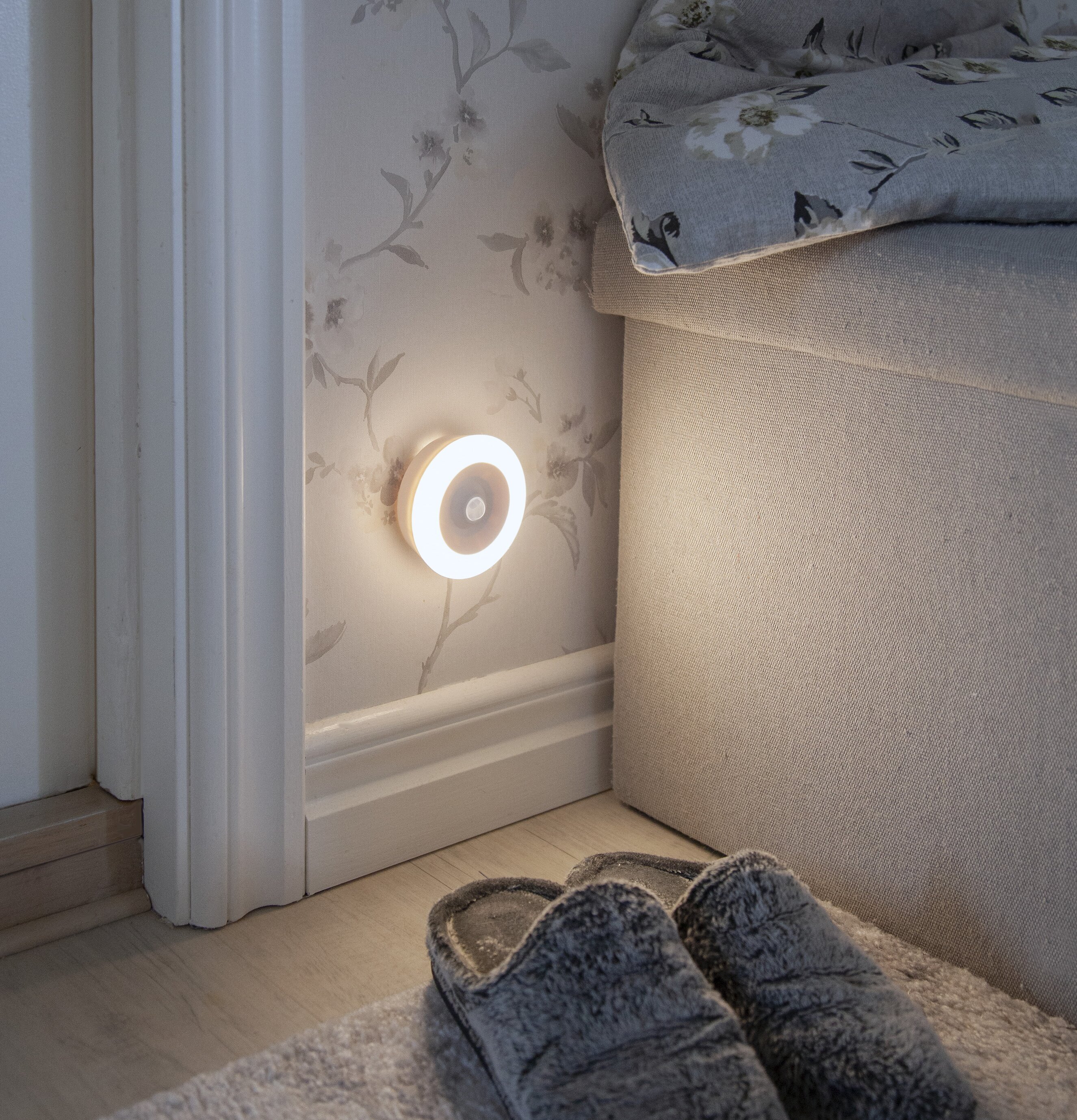 LED-Lampa Functional från Star Trading monterad på vägg