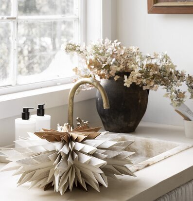 Julstjärna Marta 44 Brun från Watt och Veke på neutral yta