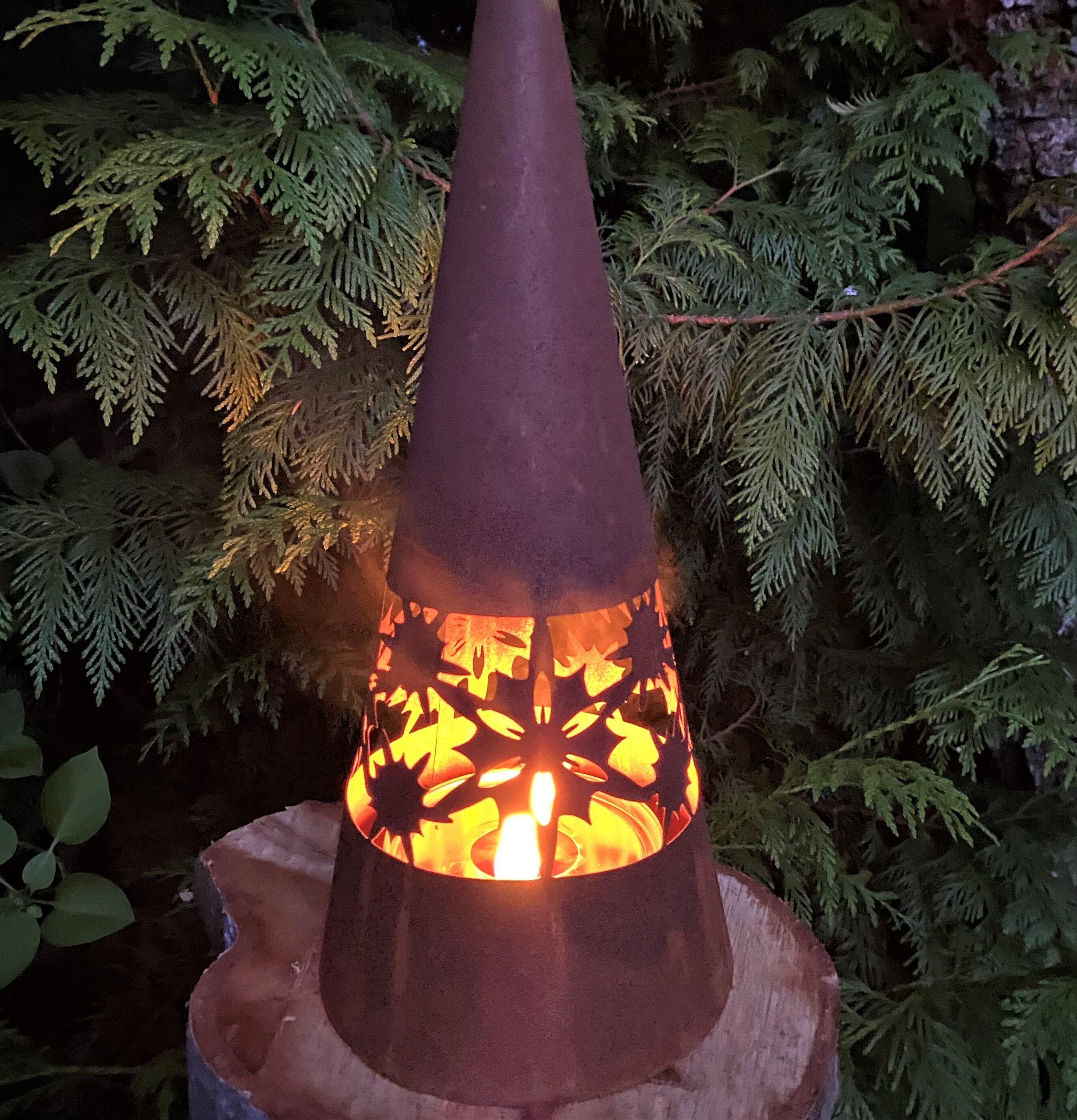 Kon Stjärnor Rost från Lind Decoration på kapad trädstam