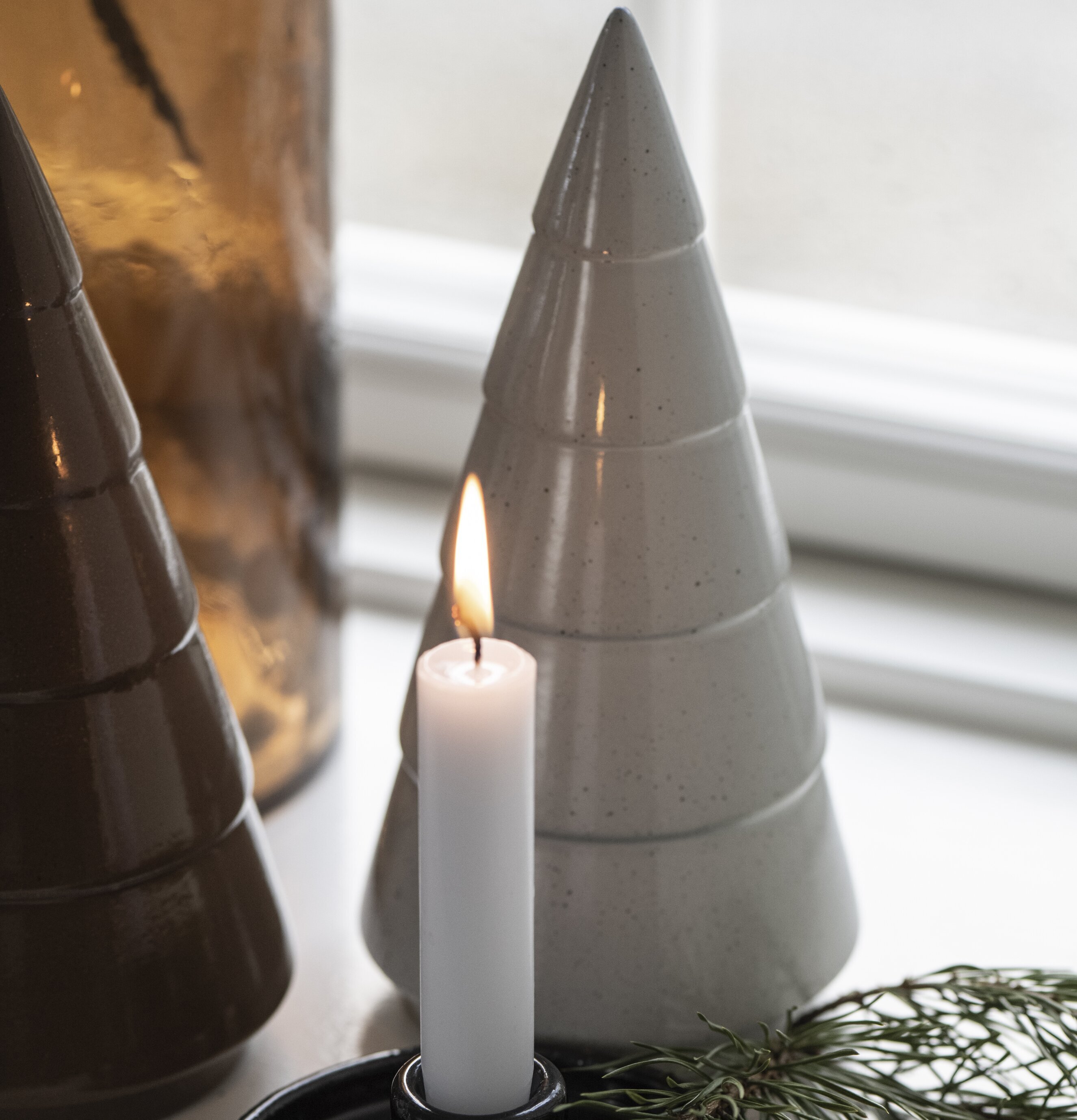 Gran Vit Stor från IB Laursen med ljusstake och grankvist