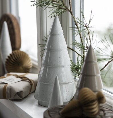 Gran Vit Stor från IB Laursen på en vit fönsterbräda