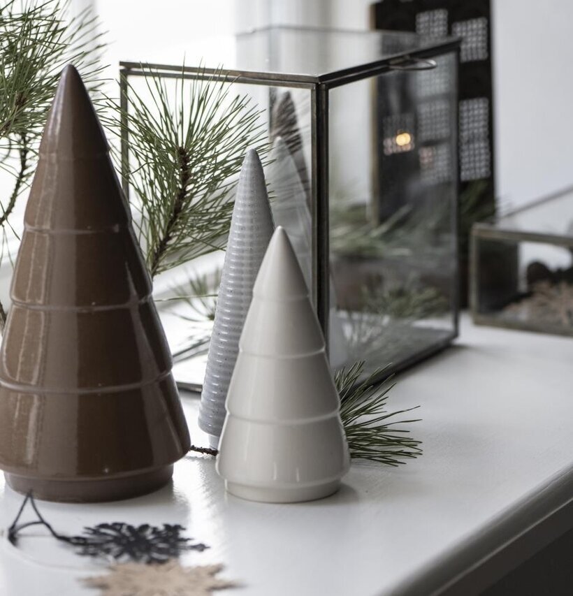 Gran Creme Liten från IB Laursen med två andra färgade granar