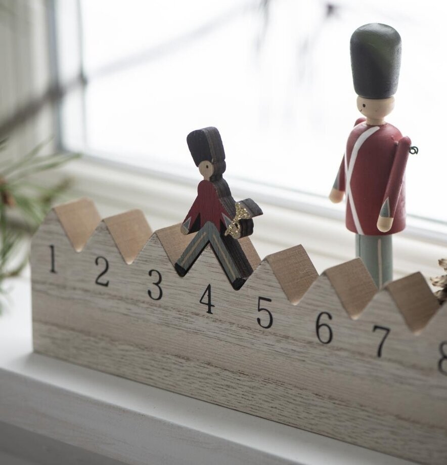 Julkalender 1-24 från IB Laursen i trä med tennsoldater