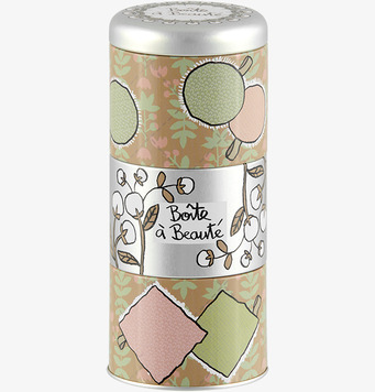 Bild av dekorativ och stilfull plåtburk för hemmet