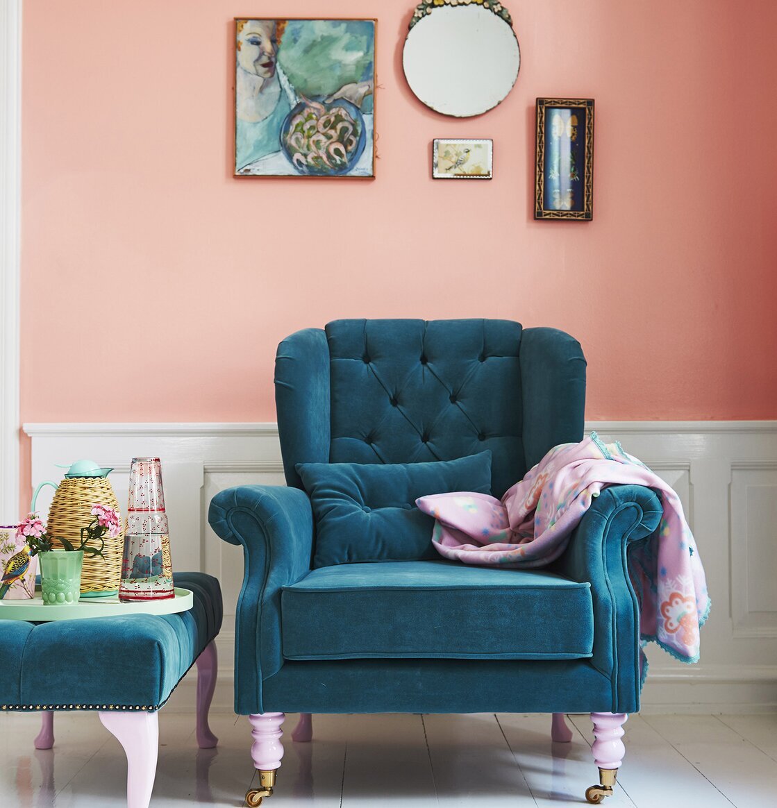 Sittbänk Petrol från Rice i ett harmoniskt inrett rum