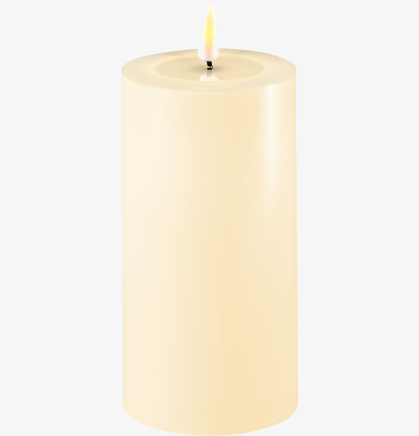 Blockljus LED Creme 7.5x15cm från Deluxe Homeart på vit bakgrund