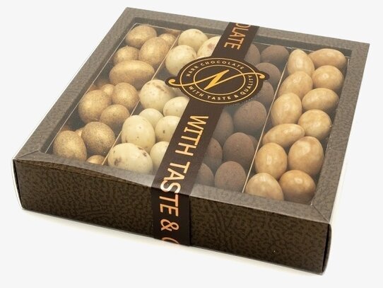 Ask Fyra Smaker från Narr Chocolate på vit yta