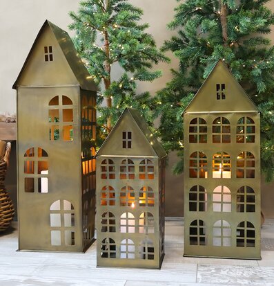 Bild av hemtrevlig miljö med dekorativa ljuslyktor