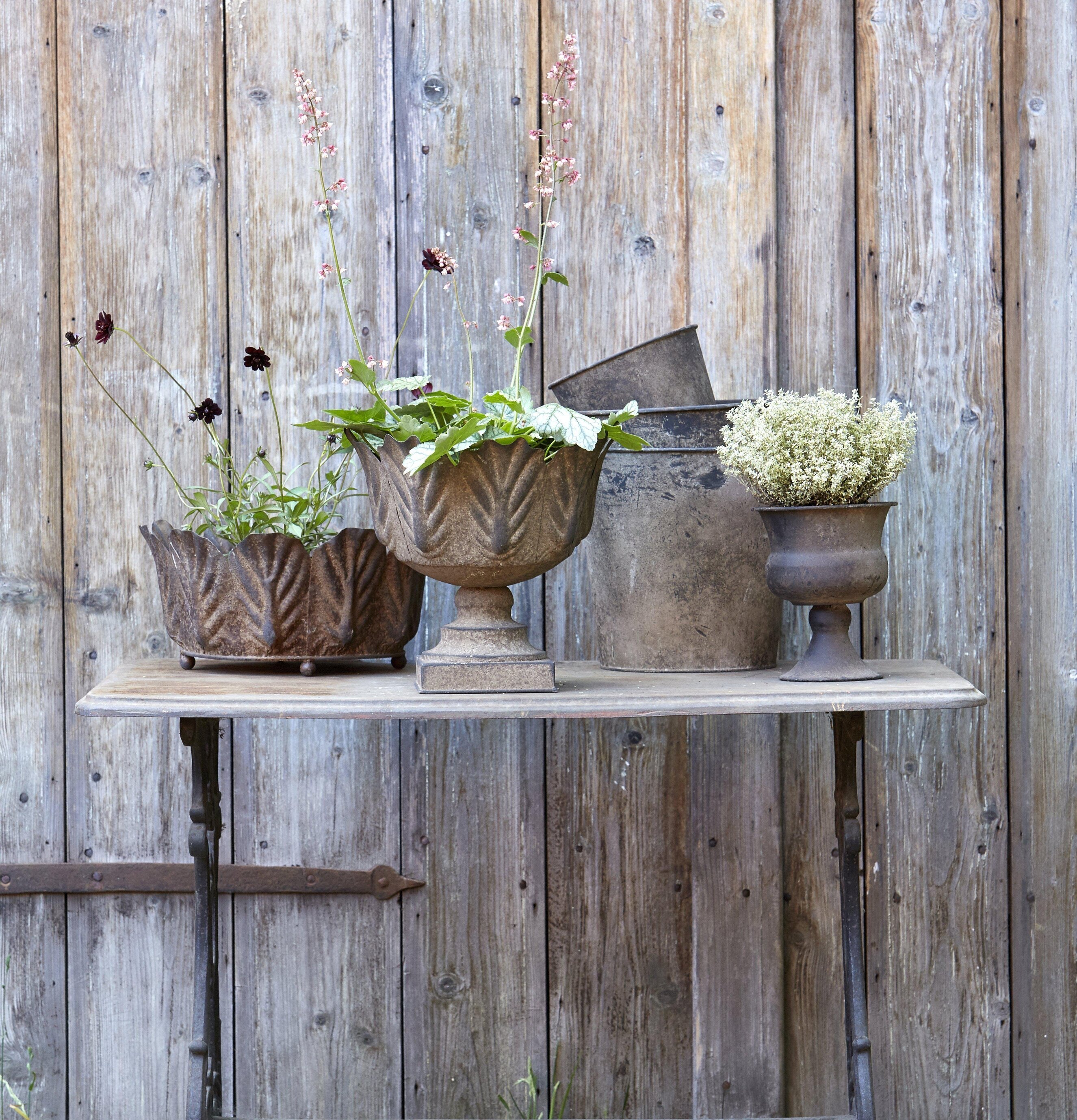 Tora Kruka Rost från Wikholm Form med rustik, antik design