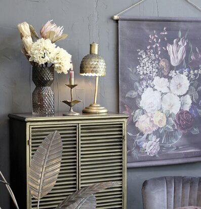 Bordslampa Antik Mässing från Chic Antique på rustikt skåp