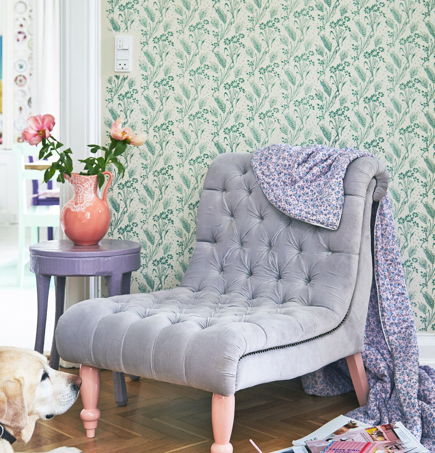 Loungefåtölj Soft Grey från Rice i hemtrevlig miljö