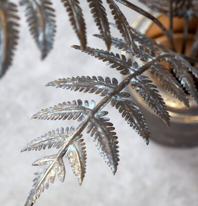 Växt I Kruka Antik mässing från Chic Antique, elegant detalj