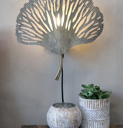 Vägglampa Blad Antik Mässing från Chic Antique på vägg