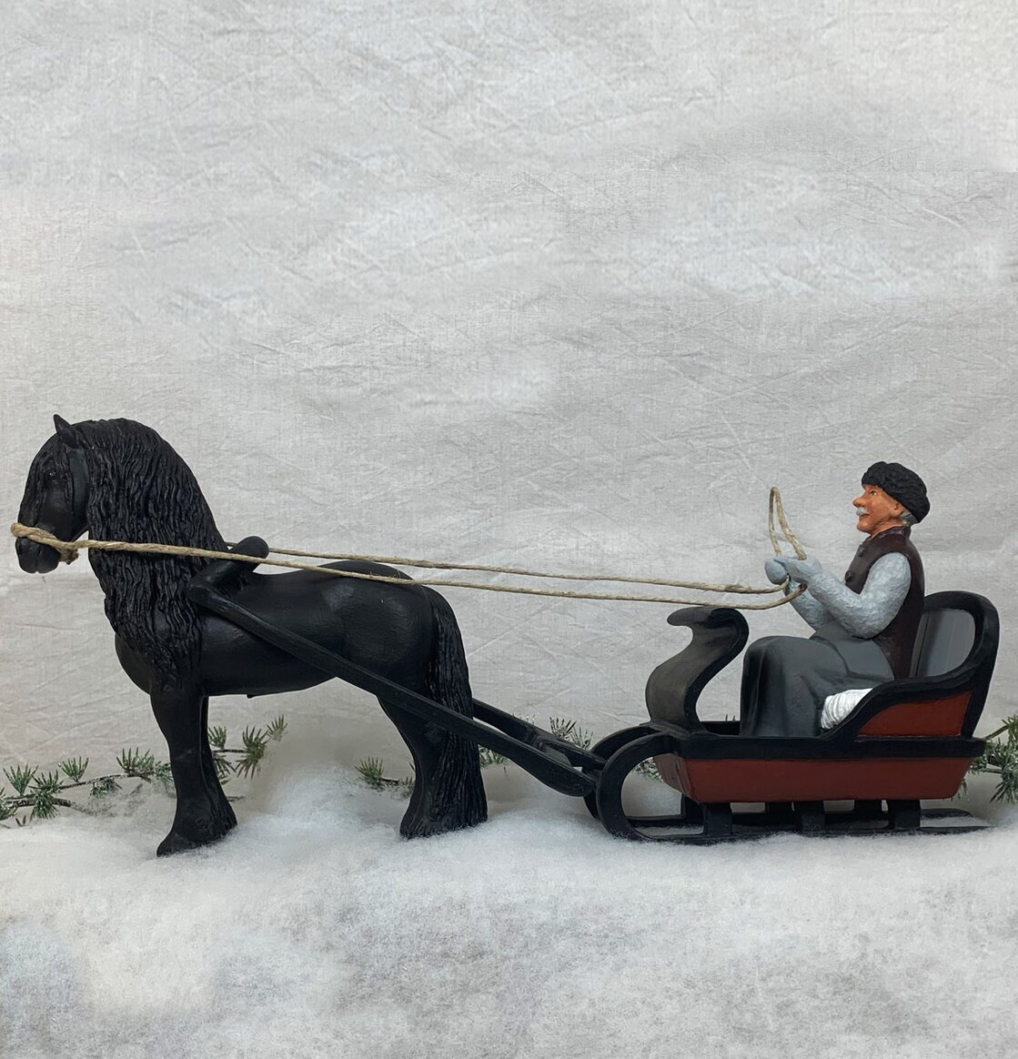 Anton, Släde och Atlas från Sverigealmanackan i vinterscen