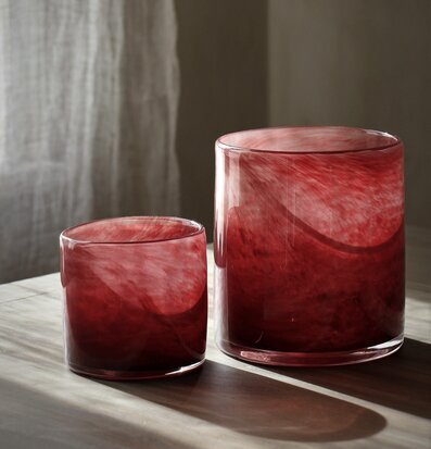 Bild av elegant och stilren ljuslykta i röd nyans