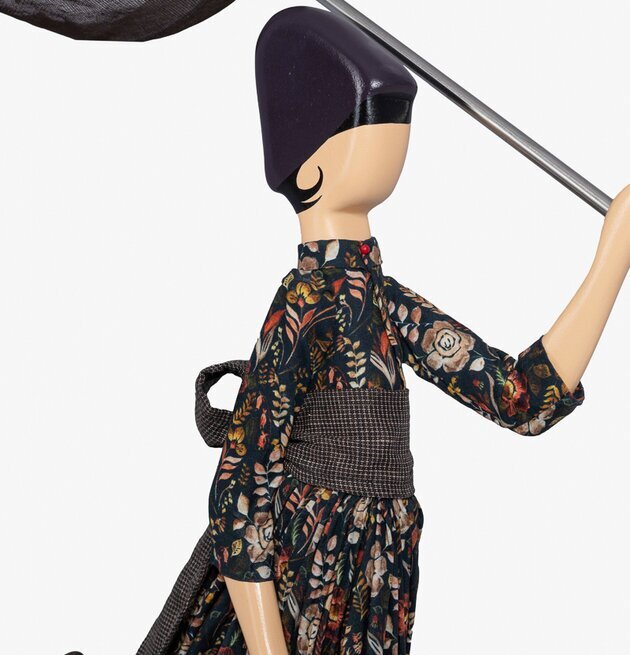 Bordslampa Argiro från Skitso med färgstark kvinnlig figur