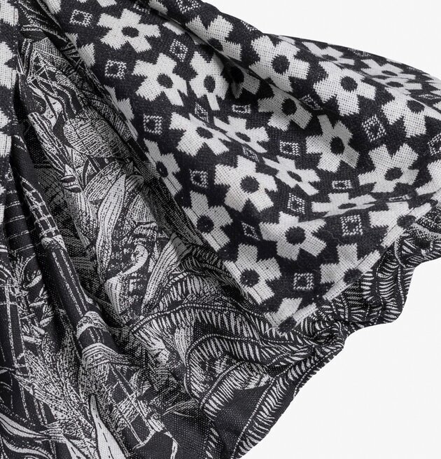 Bordslampa Venus från Skitso med svartvitt blommönster