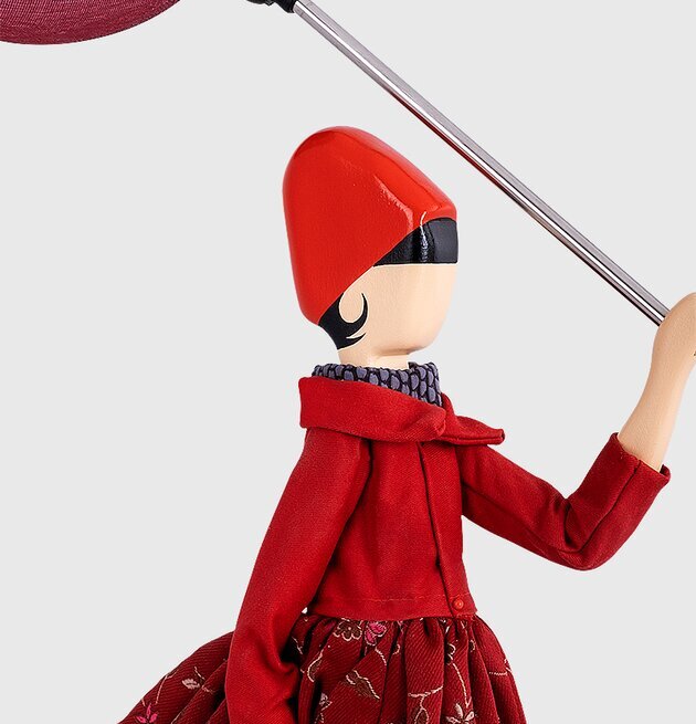 Bordslampa Lucretia från Skitso med figurativ kvinnoform