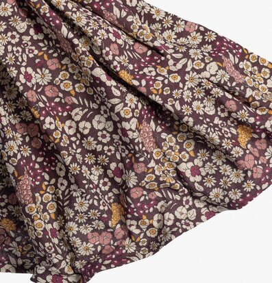 Bordslampa Malva från Skitso med blommig lampskärm