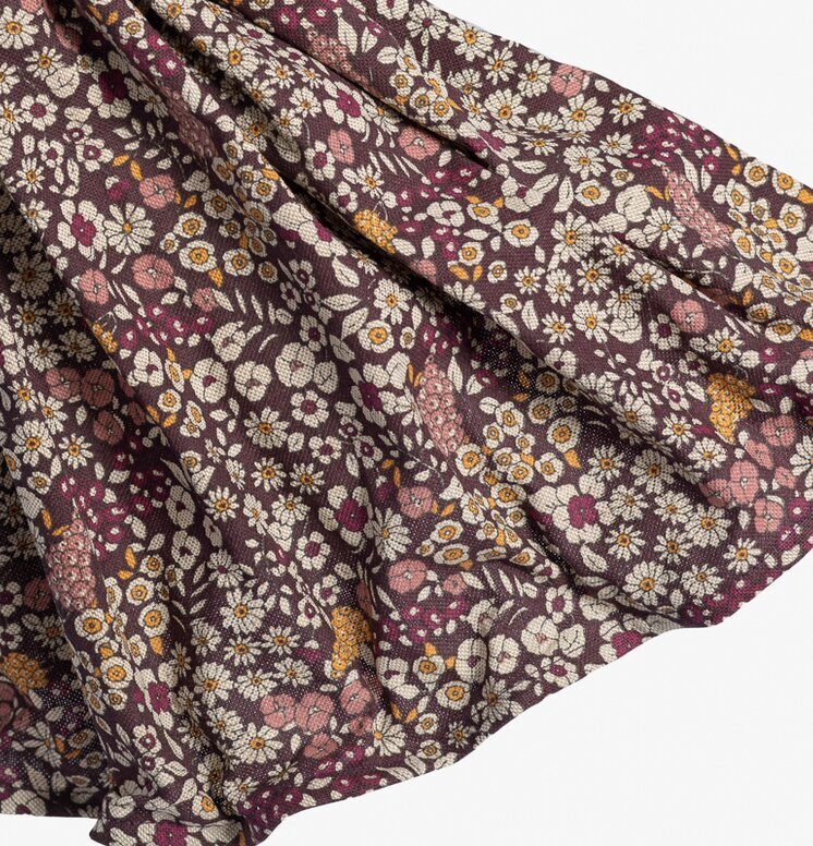 Bordslampa Malva från Skitso med blommig lampskärm