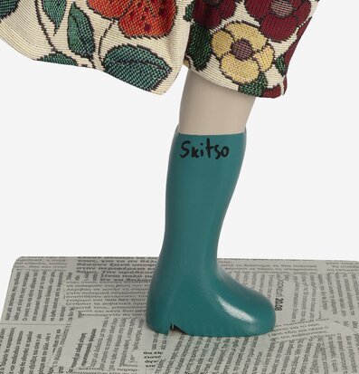 Bordslampa Marsia från Skitso med blå ben och blommig kjol