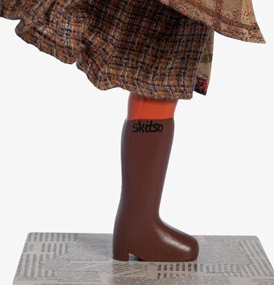 Bordslampa Pipina från Skitso, detalj av ben och klädsel