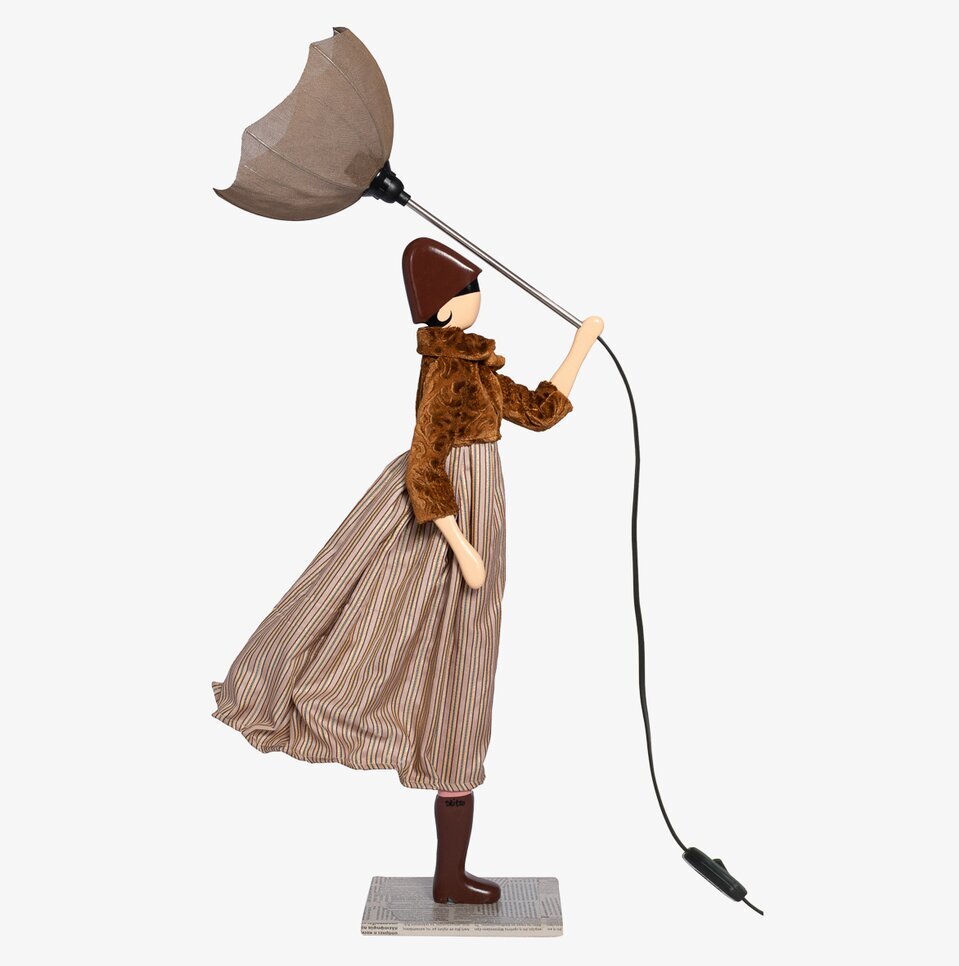 Bordslampa Soultana från Skitso med figur och paraply