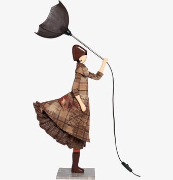 Bordslampa Pipina från Skitso med kvinnofigur och paraply