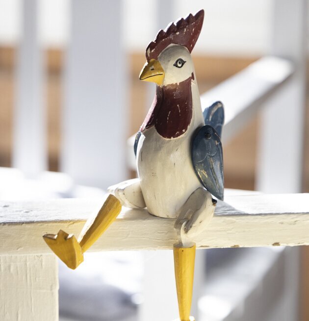 Tupp Ledad Trä 22 cm från Different Design på vit träräcke