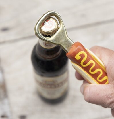 Kapsylöppnare - Korv Med bröd från Different Design används