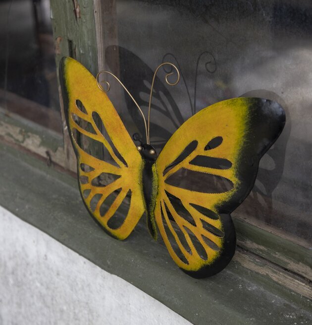 Fjäril Vägg Hamrad Plåt 30x40 cm från Different Design