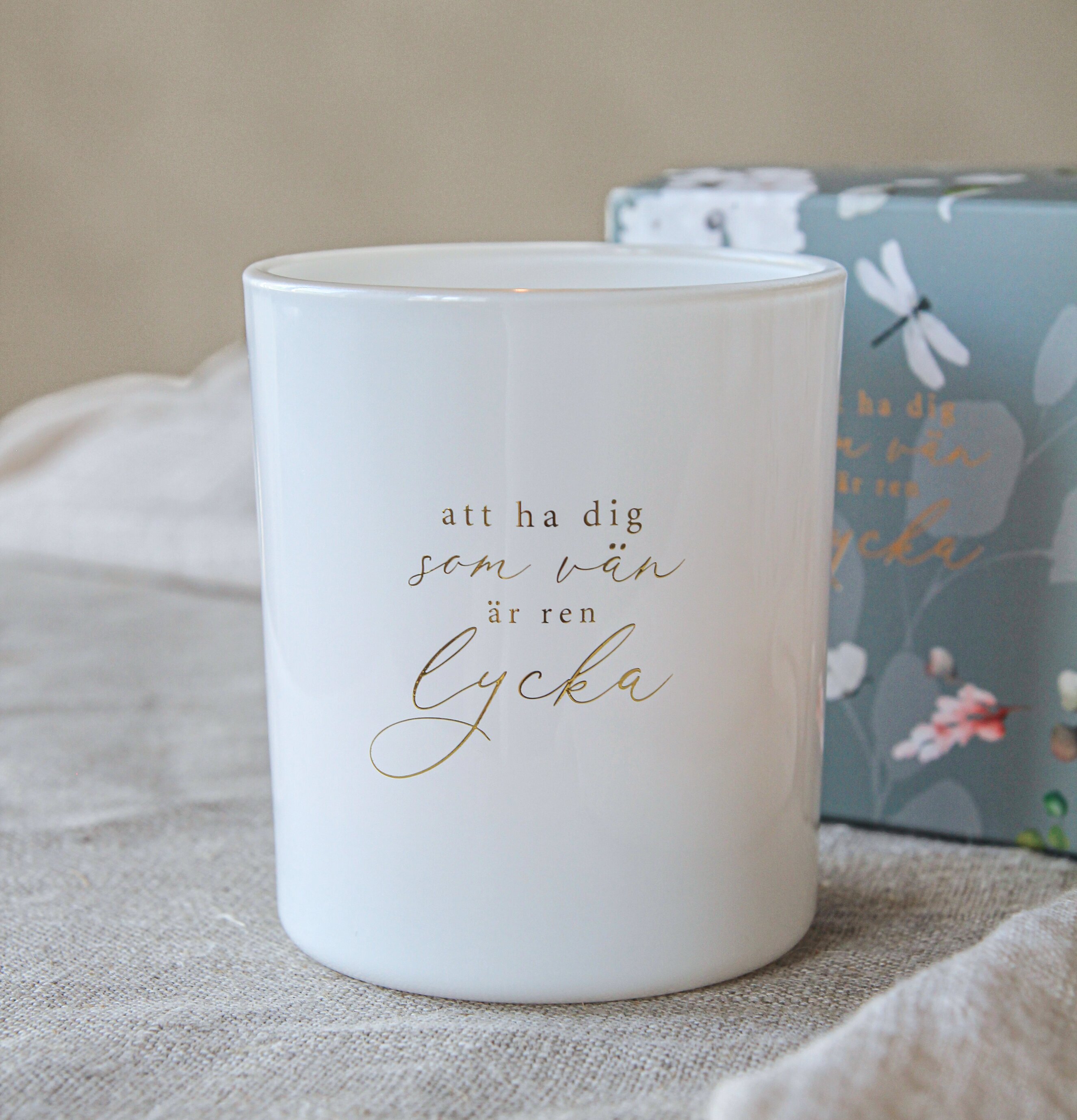 Ljuslykta - Att Ha Dig Som Vän från Majas Cottage på duk