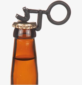 Kapsylöppnare Smide från Different Design öppnar flaska