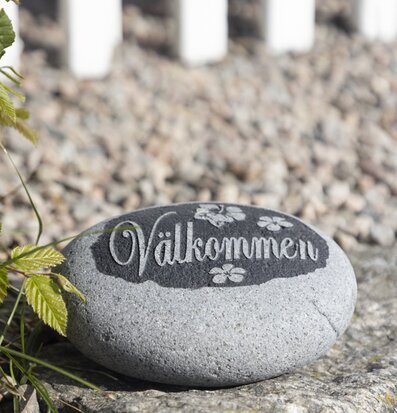 Sten - Välkommen från Different Design i trädgårdsmiljö