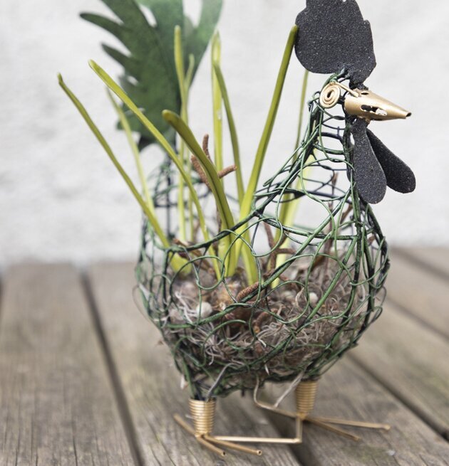 Tuppkorg Smide Grön från Different Design på trädäck