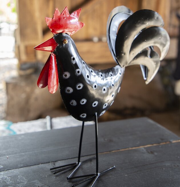 Tupp Svart Hamrad Plåt 33 cm från Different Design i lantlig miljö