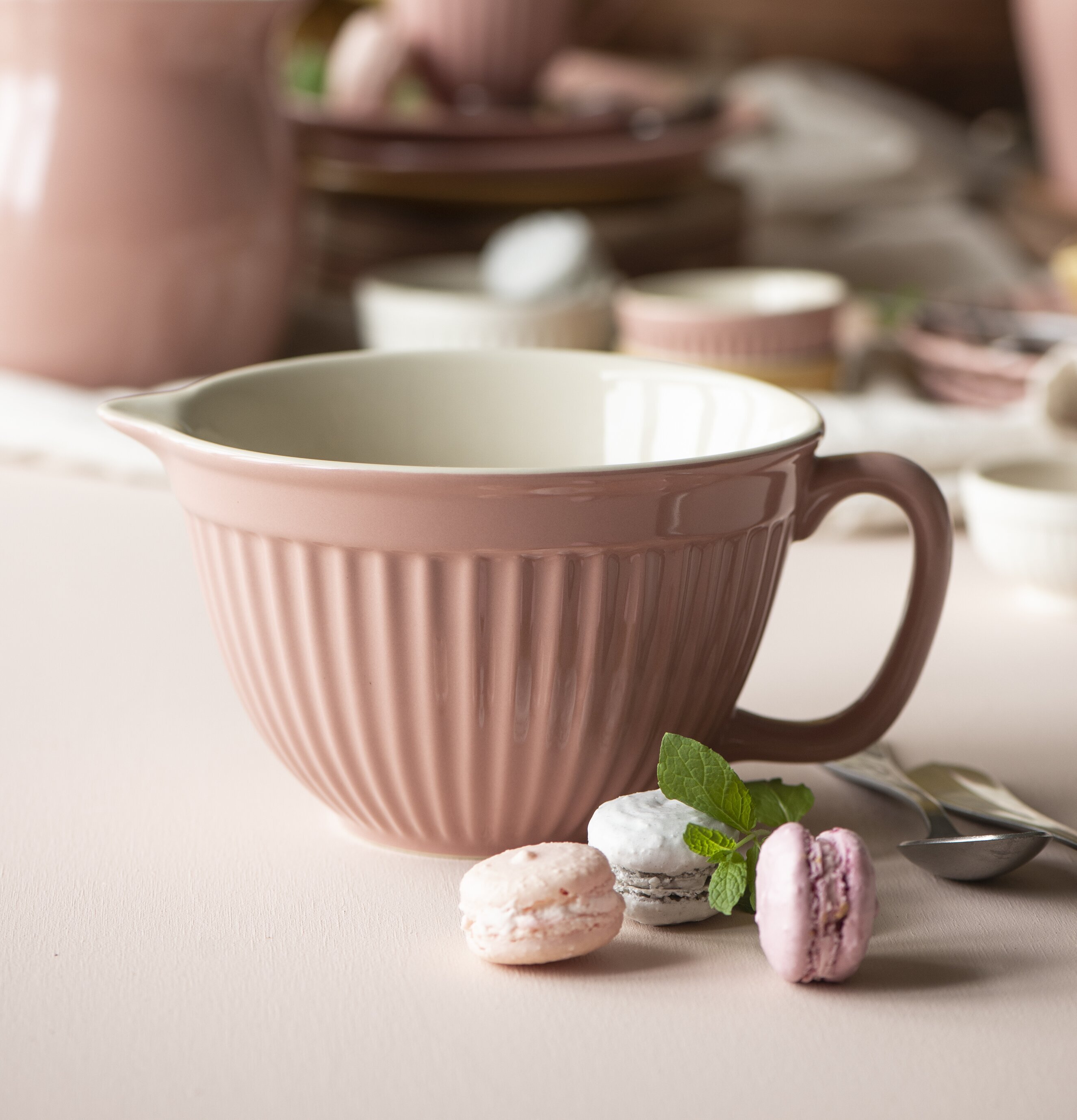 Vispskål Mynte Coral Almond från IB Laursen i köksmiljö