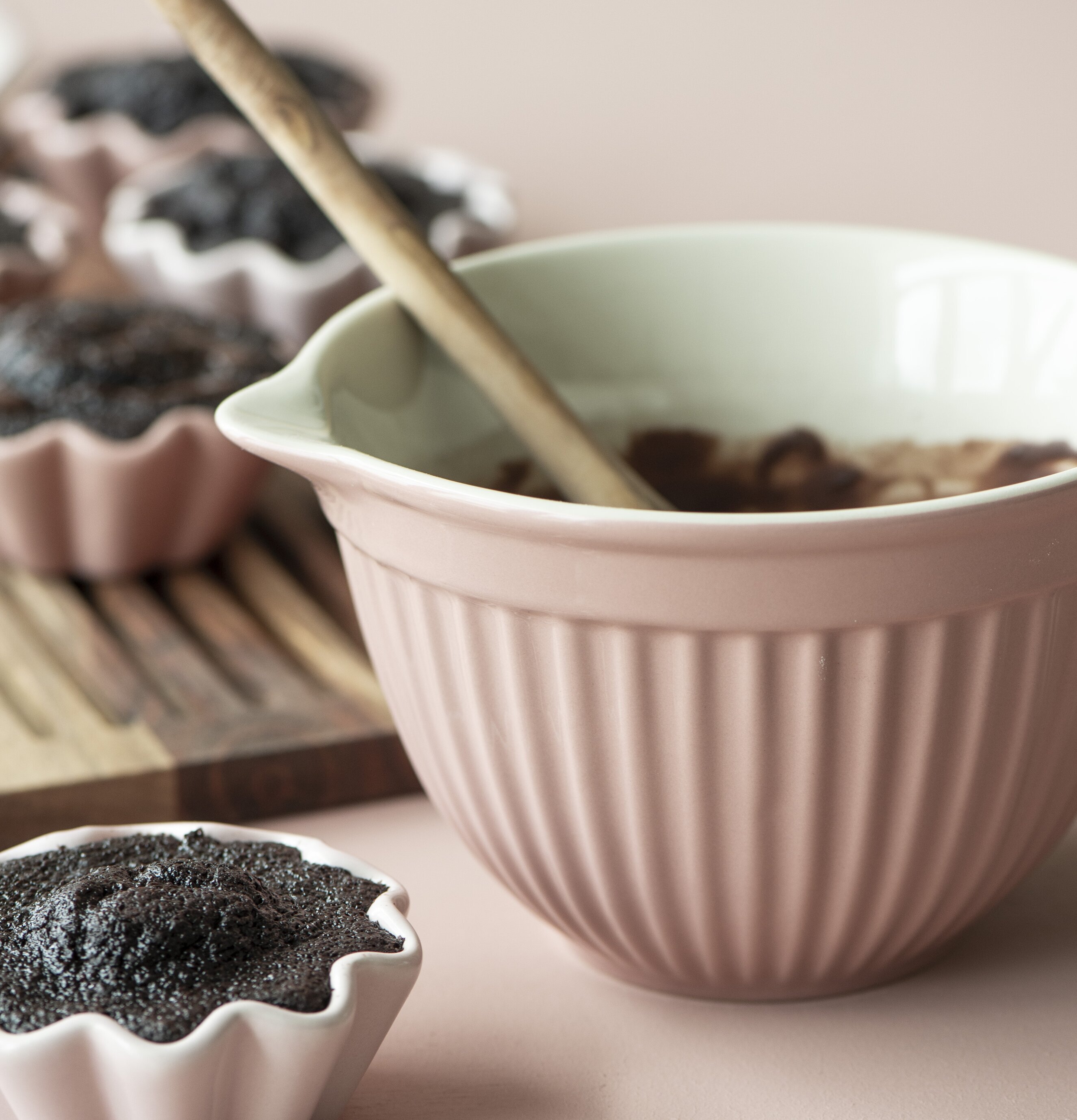 Vispskål Mynte Coral Almond från IB Laursen i köksmiljö