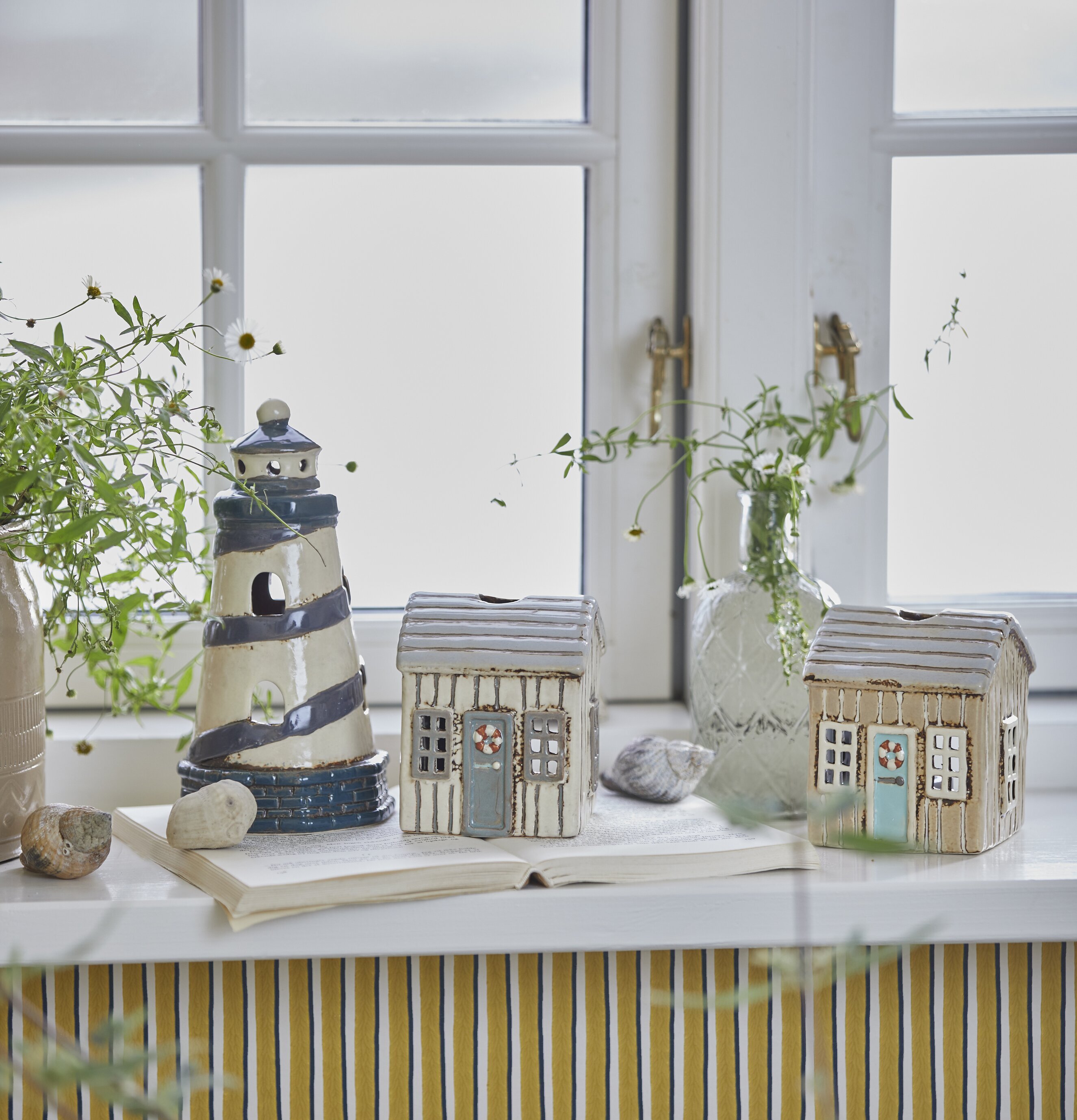 Ljuslykta Løkken Creme/Grå från IB Laursen på fönsterbänk