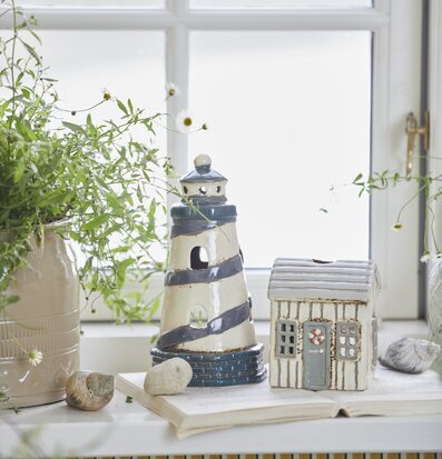 Bild av harmoniskt stilleben på fönsterbräda