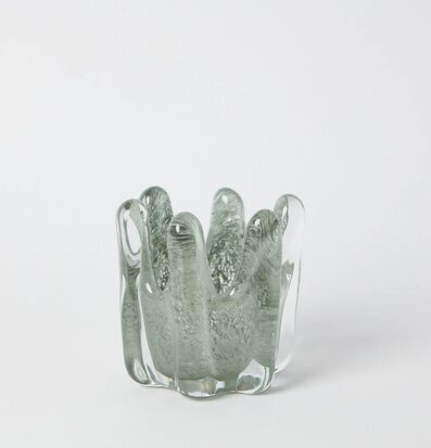 Bild av ljuskopp i mossgrönt glas med unik design