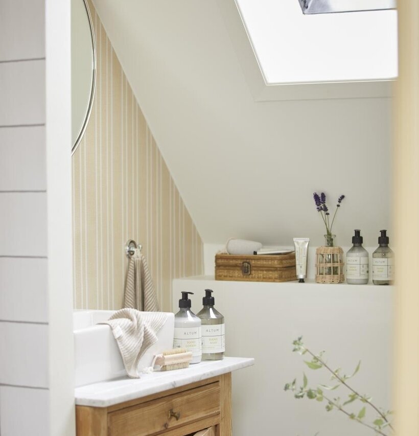 Apotekarglas Rotting från IB Laursen på vit hylla i badrum