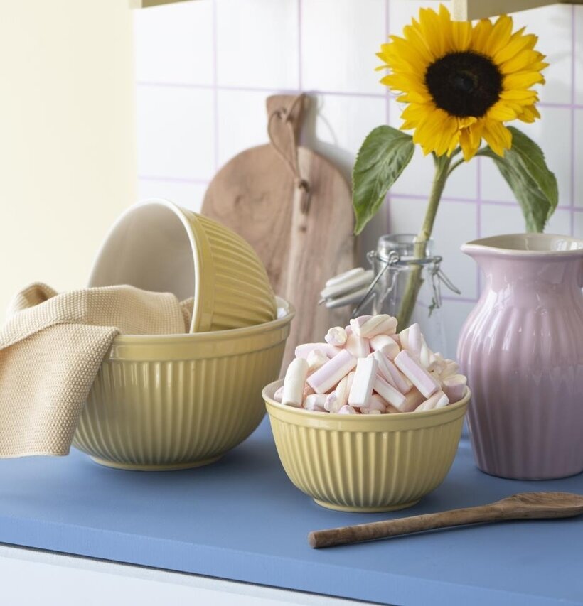 Skålset Mynte Lemonade från IB Laursen på blå köksbänk