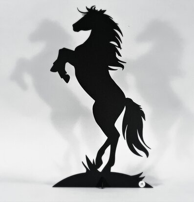 #ÄlskaPlåt Häst Svart från Älskaplåt, elegant plåtfigur