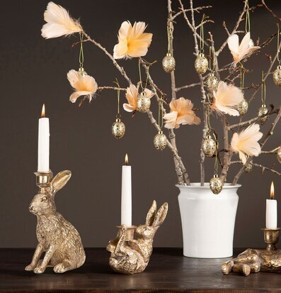 Ljusstake Hare från A Lot Decoration på mörk träyta