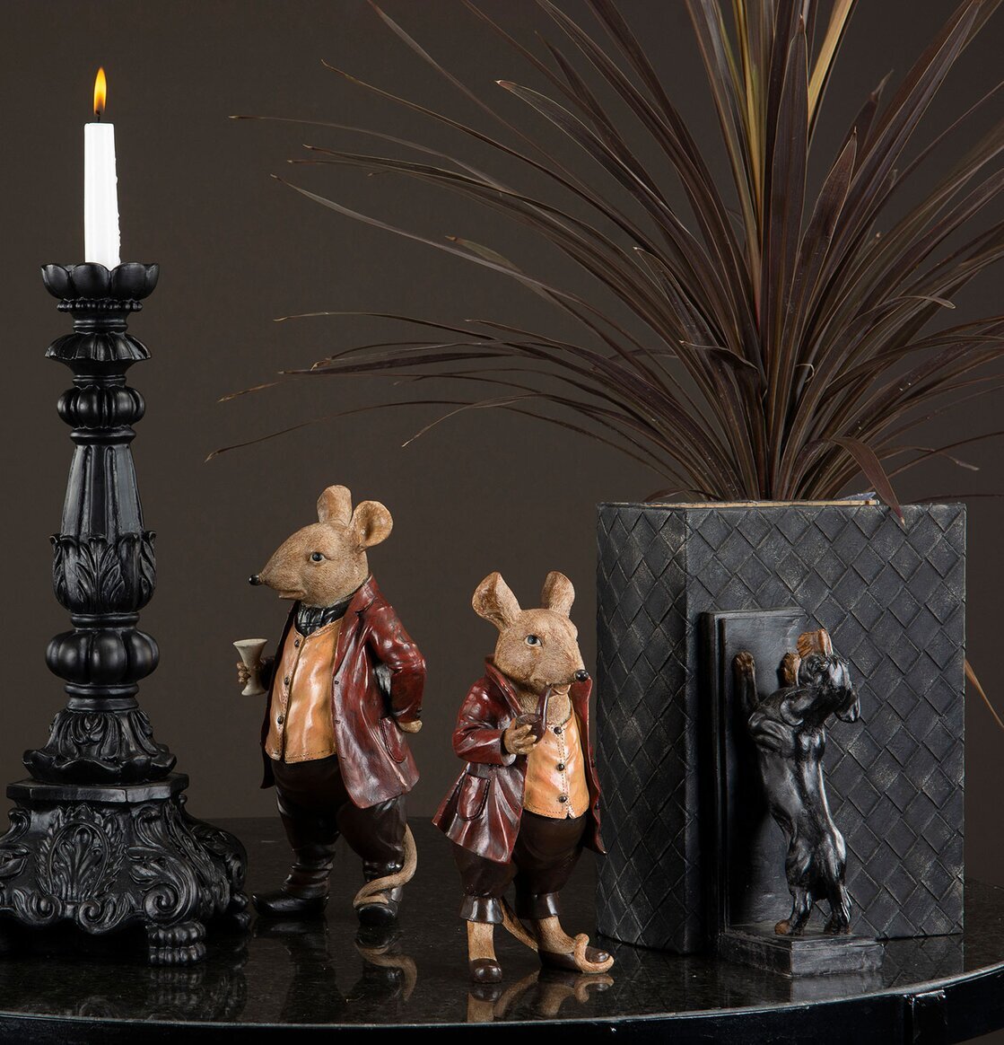 Bokstöd Tax Svart/Brun från A Lot Decoration med dekorationer