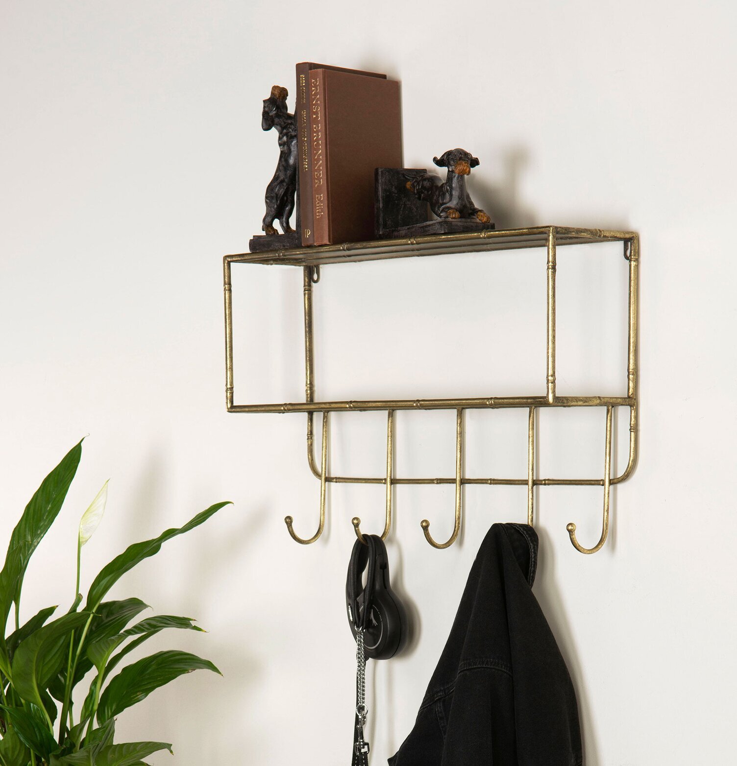 Bokstöd Tax Svart/Brun från A Lot Decoration på metallhylla