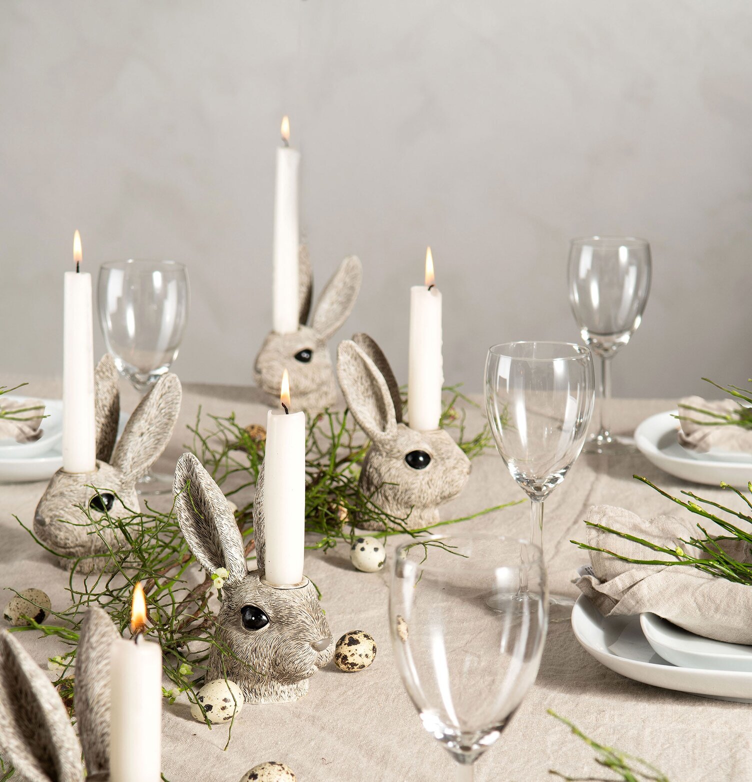 Ljushållare Kaninhuvud Poly från A Lot Decoration på bord