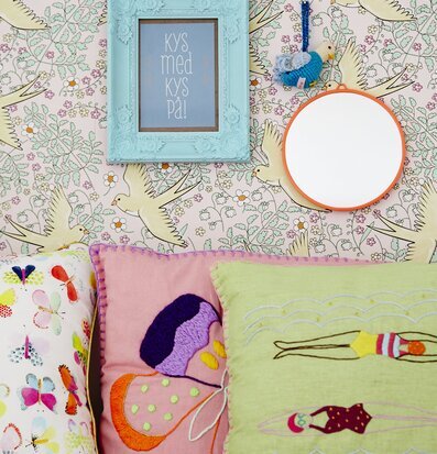 Fotoram 12 x 18 cm från Rice på dekorerad vägg med kuddar