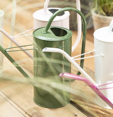 Vattenkanna Grön 2.7 Liter från IB Laursen på trädäck